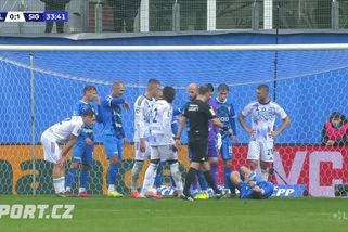 Komise potvrdila: Sudí chyboval, Plzeň měla dohrávat v deseti - Sport.cz